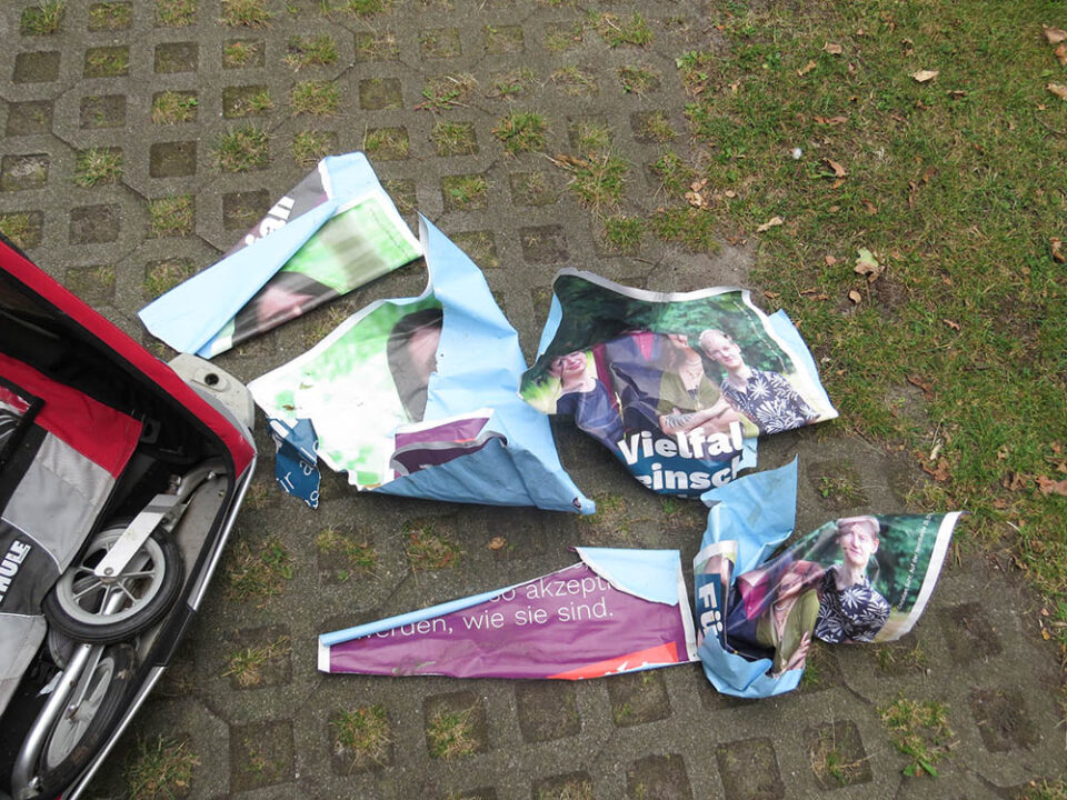 eingesammelte-Plakatreste